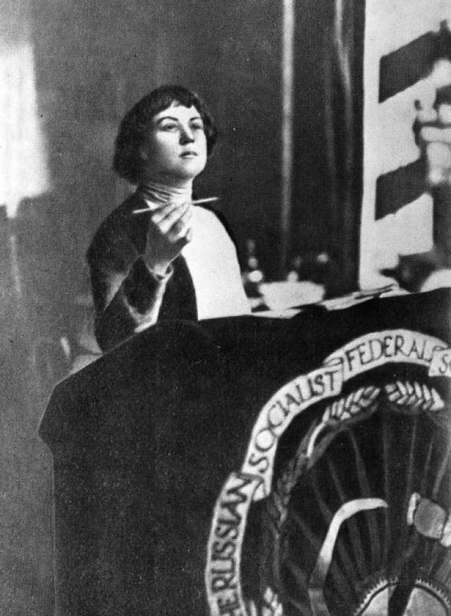 p21 Alexandra Kollantai 2