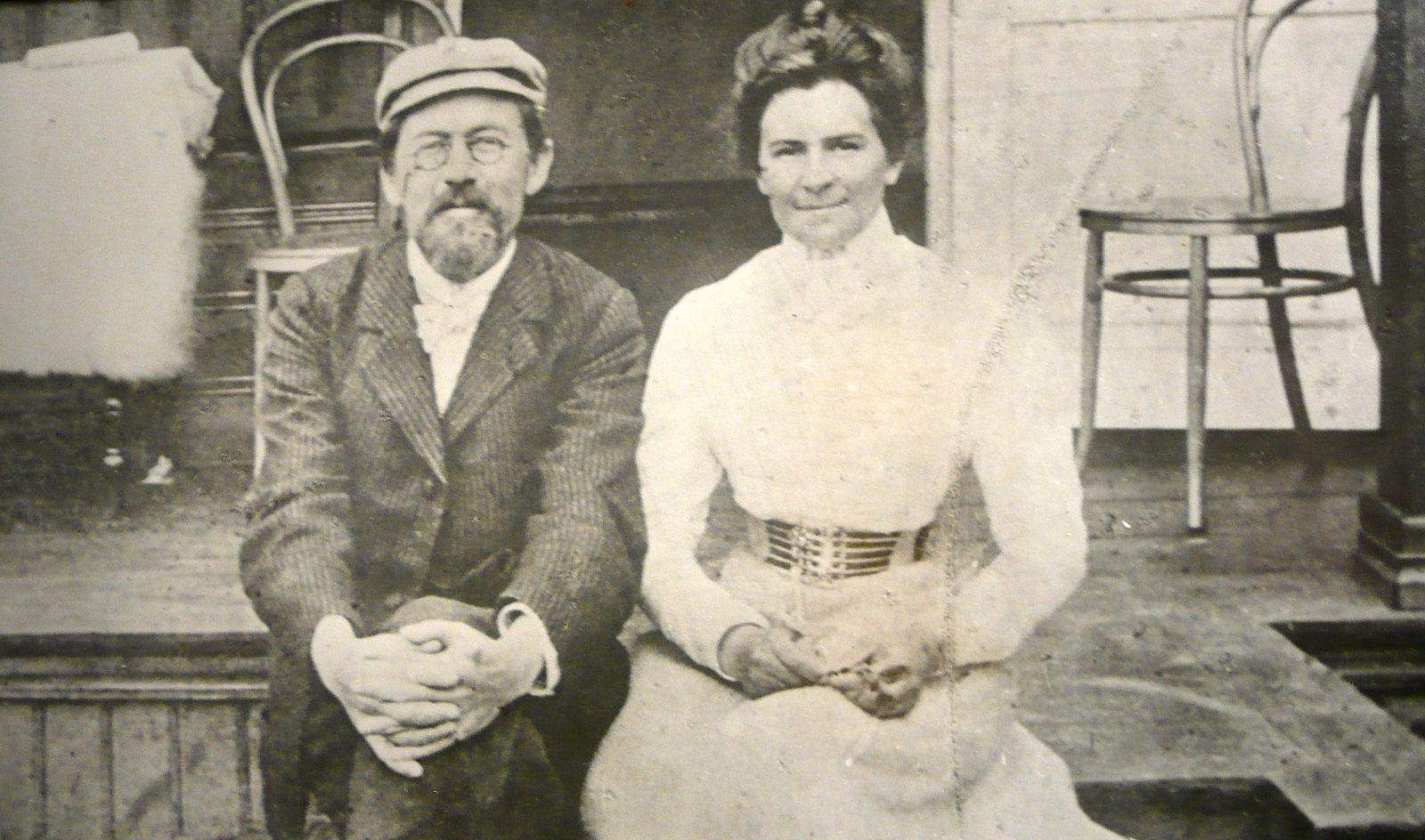 92cdd-anton_chekhov_and_olga_knipper_1901